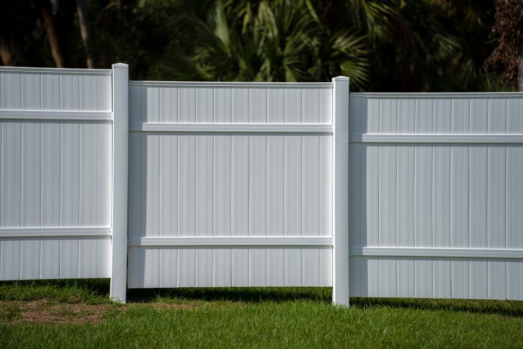 vinyl-fence-installation-north-shore-chicago-il